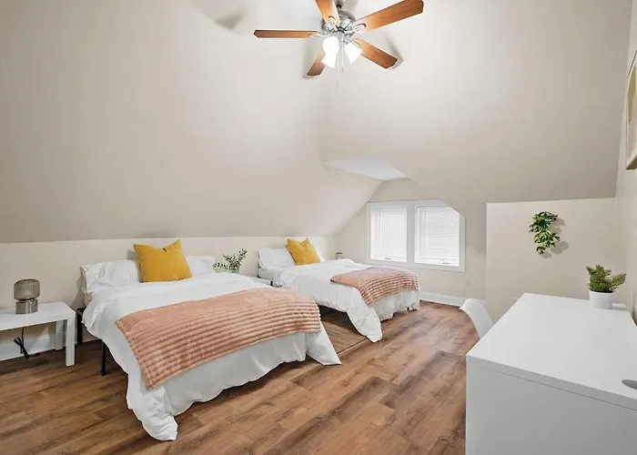 6br Group Retreat W/ Bbq, Game Room, And Parking Pittsburgh