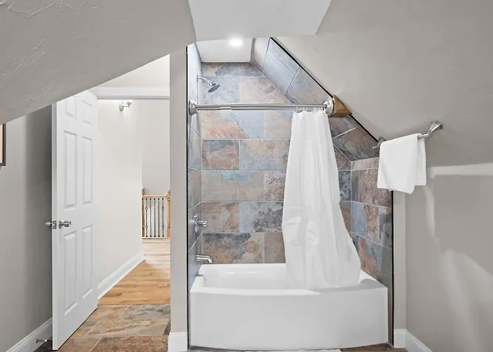 6br Group Retreat W/ Bbq, Game Room, And Parking * Pittsburgh